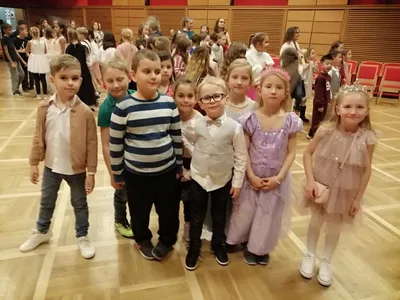 První školní ples v teniskách, 28. 11. 2025