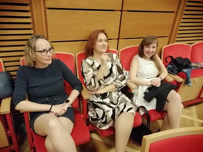 První školní ples v teniskách, 28. 11. 2025
