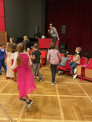 Školní ples v teniskách, 28. 11. 2025