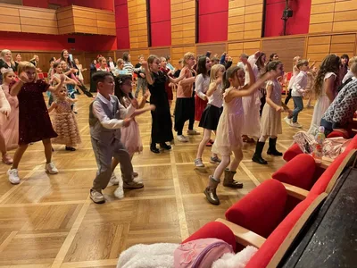Školní ples v teniskách, 28. 11. 2025