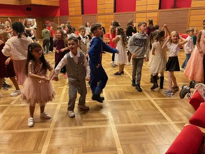 Školní ples v teniskách, 28. 11. 2025