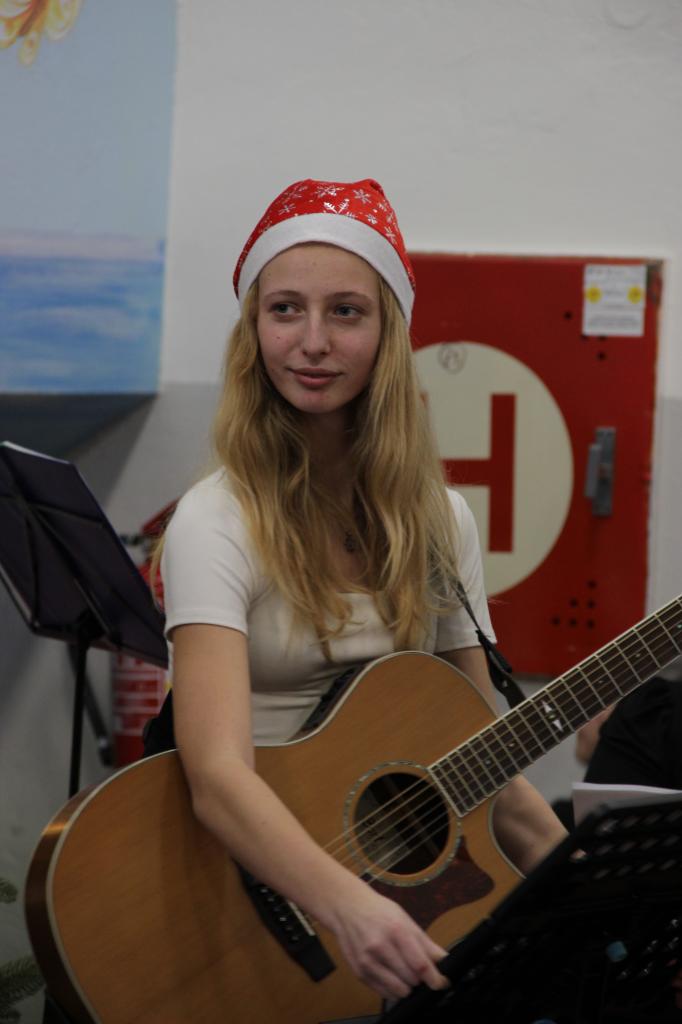 Adventní zastavení - Zpívání u stromečku a projekt Vitamíny, 11. 12. 2025