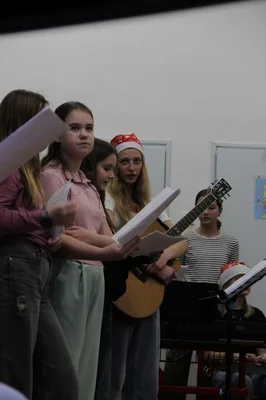 Adventní zastavení - Zpívání u stromečku a projekt Vitamíny, 11. 12. 2025