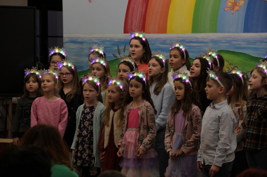 Adventní zastavení - Zpívání u stromečku a projekt Vitamíny, 11. 12. 2025