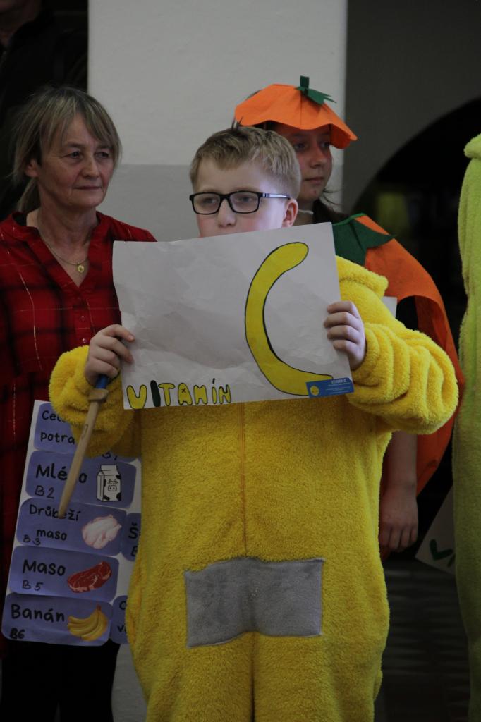 Adventní zastavení - Zpívání u stromečku a projekt Vitamíny, 11. 12. 2025