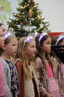 Adventní zastavení - Zpívání u stromečku a projekt Vitamíny, 11. 12. 2025