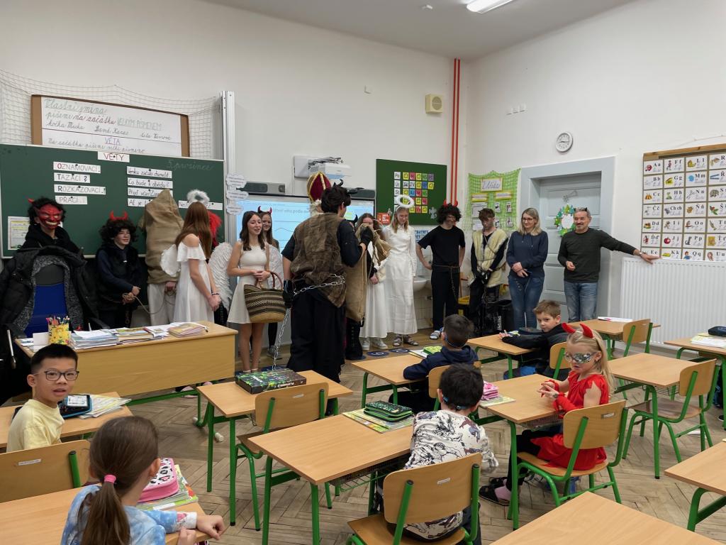 Školou chodí Mikuláš., 5. 12. 2025