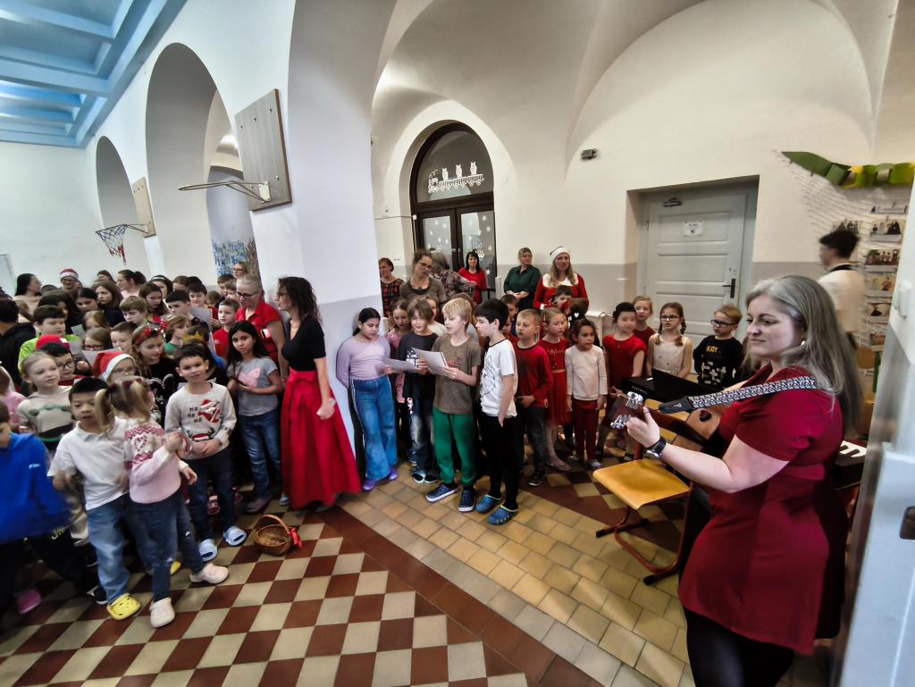 Zpívání u stromečku aneb poslední školní den roku 2025 spolu, 19. 12. 2025