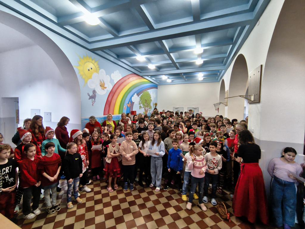 Zpívání u stromečku aneb poslední školní den roku 2025 spolu, 19. 12. 2025