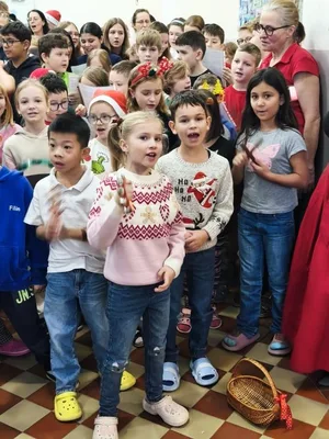 Zpívání u stromečku aneb poslední školní den roku 2025 spolu, 19. 12. 2025