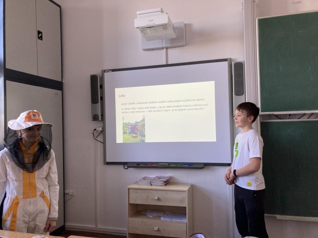 Přírodopis: Včela medonosná a Petrova přednáška o včelách, 26. 3. 2026