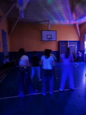 Školní disko aneb neonová jízda v tělocvičně: Tenhle pátek byl legendární!, 13. 3. 2026