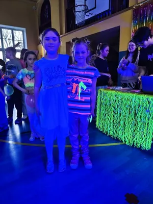 Školní disko aneb neonová jízda v tělocvičně: Tenhle pátek byl legendární!, 13. 3. 2026