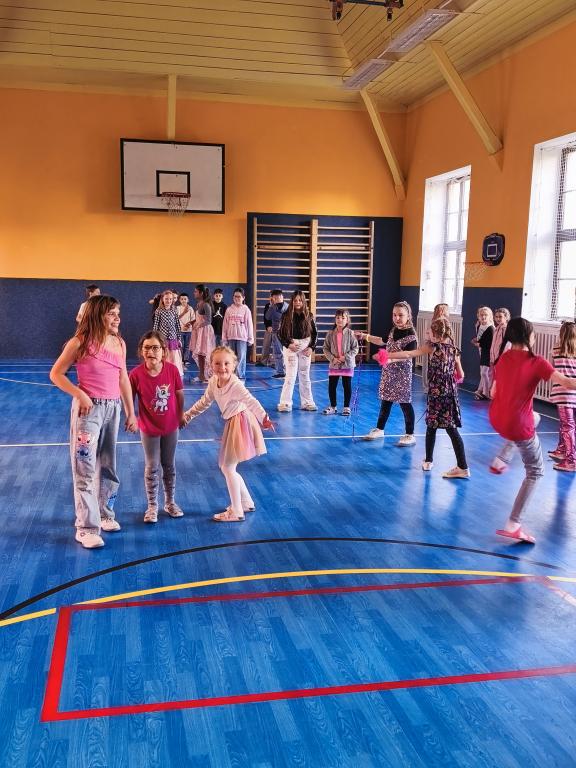 Školní disko aneb neonová jízda v tělocvičně: Tenhle pátek byl legendární!, 13. 3. 2026