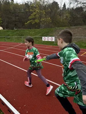 Štafetový běh 1. stupně na atletickém stadionu Emila Zátopka v Chrudimi, 15. 4. 2026
