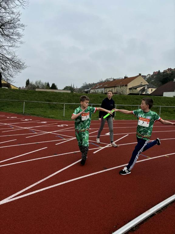 Štafetový běh 1. stupně na atletickém stadionu Emila Zátopka v Chrudimi, 15. 4. 2026