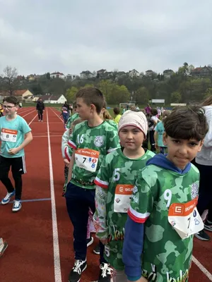 Štafetový běh 1. stupně na atletickém stadionu Emila Zátopka v Chrudimi, 15. 4. 2026
