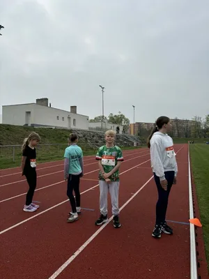Štafetový běh 1. stupně na atletickém stadionu Emila Zátopka v Chrudimi, 15. 4. 2026