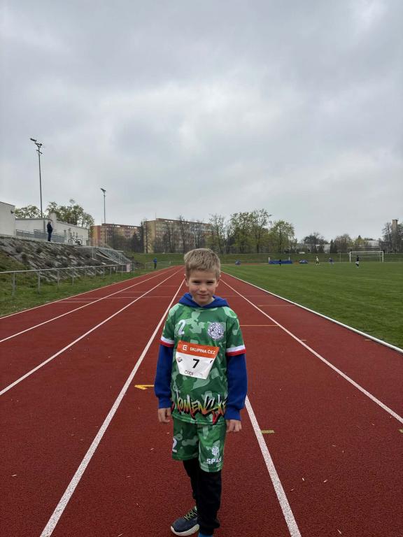 Štafetový běh 1. stupně na atletickém stadionu Emila Zátopka v Chrudimi, 15. 4. 2026