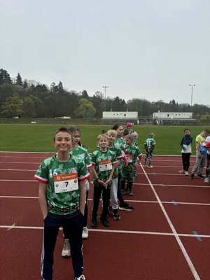 Štafetový běh 1. stupně na atletickém stadionu Emila Zátopka v Chrudimi, 15. 4. 2026