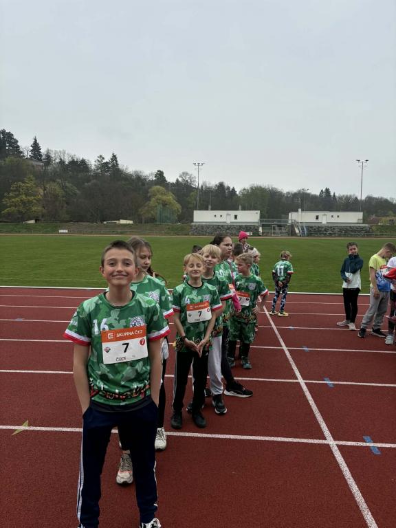 Štafetový běh 1. stupně na atletickém stadionu Emila Zátopka v Chrudimi, 15. 4. 2026