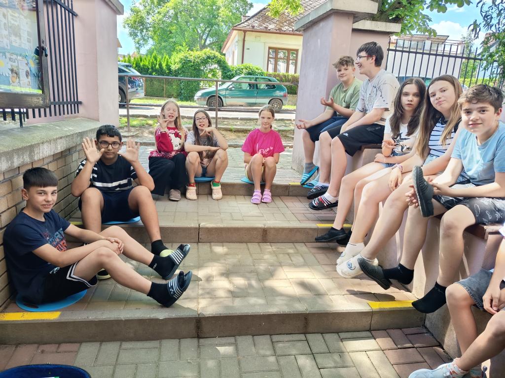 Poslední hodina HV - zpíváme venku, 19. 6. 2026